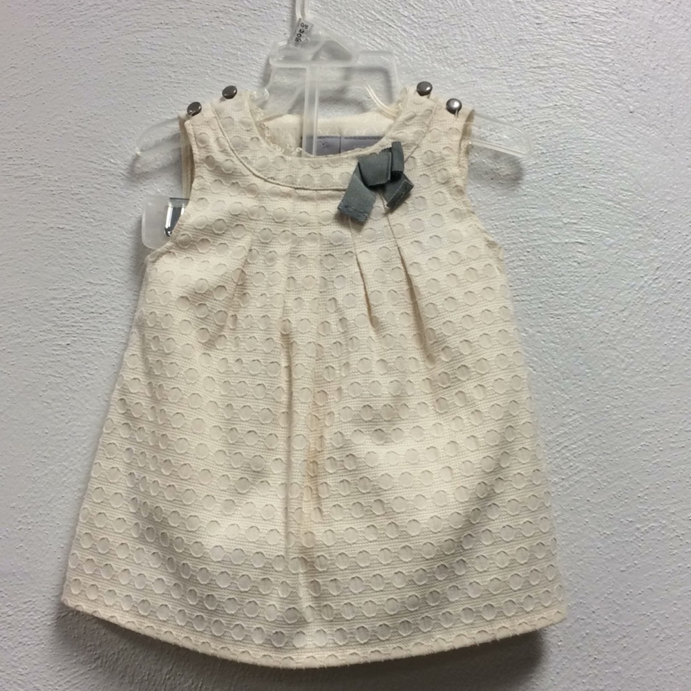 Dress size 6 to 9 months